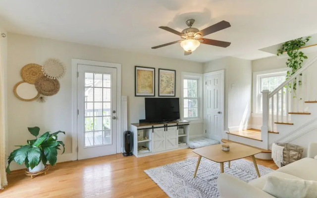 Chic Front Royal Retreat Near Shenandoah River!