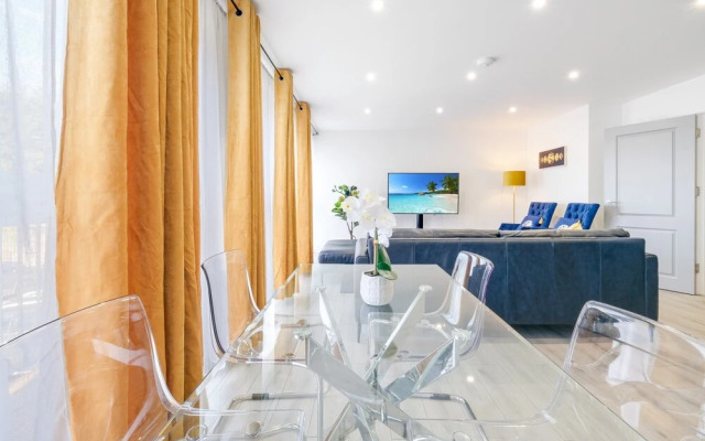 Luxury 1 & 2 bed Apartment free parking
