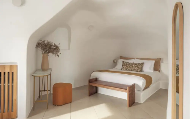 Cave Suite Oia