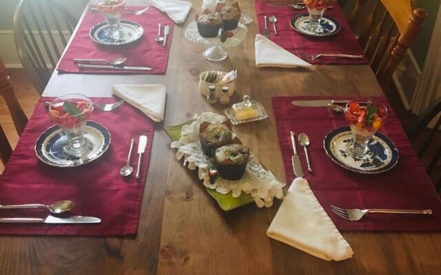 Nap N Nosh Bed and Breakfast