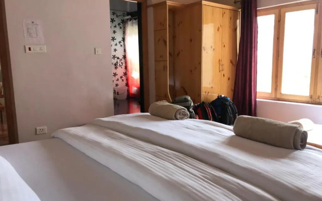 Raku Guest House