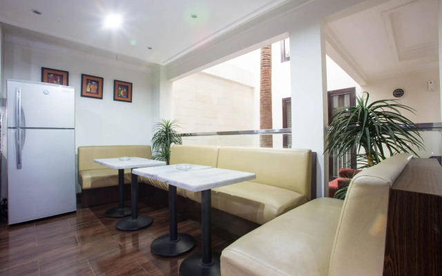 RedDoorz Plus near Pondok Indah Mall