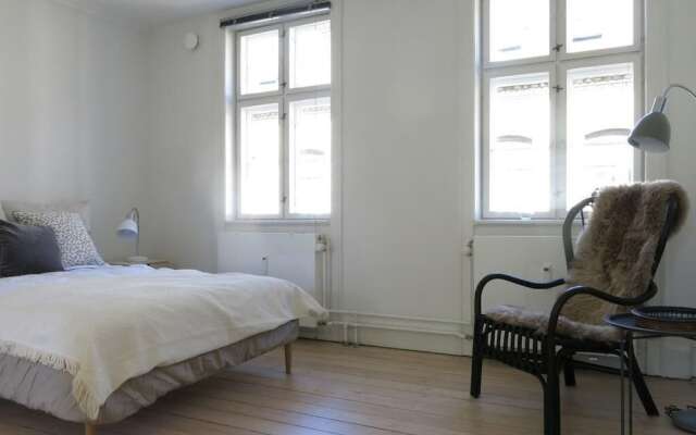 Apartment near Queen 1144 - 1