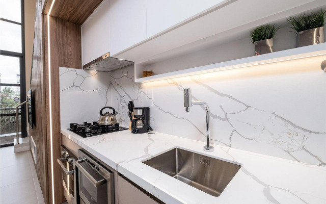 Apto confortável e completo em prédio novo JPR211