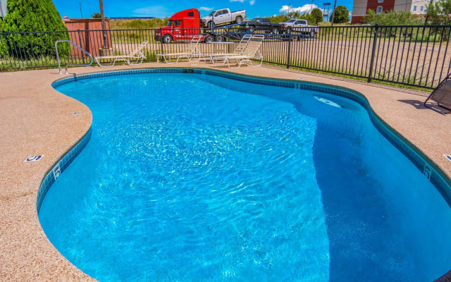 Econo Lodge Inn & Suites Sweetwater I-20