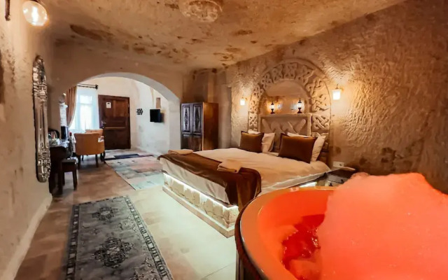 Bayar Cave Suites
