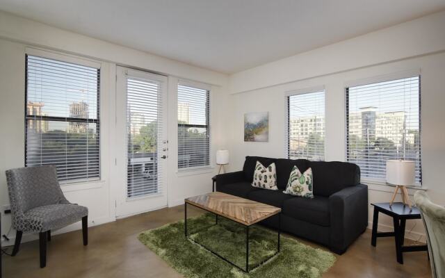StayLo Luxury 2 Bedroom Apartment