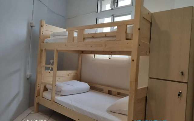 Simple life hostel