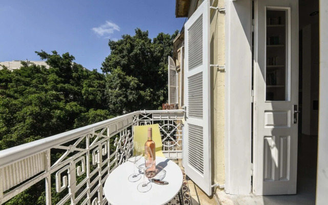 Modern & Bright 3BR apt with 2Balconies