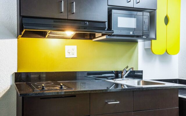 Studio 6 Alexandria, LA