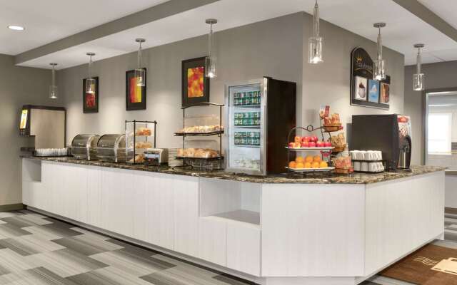 Days Inn & Suites by Wyndham Warman