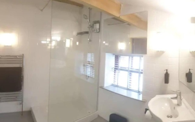 Sparks - Family Suite in Canalside Guesthouse