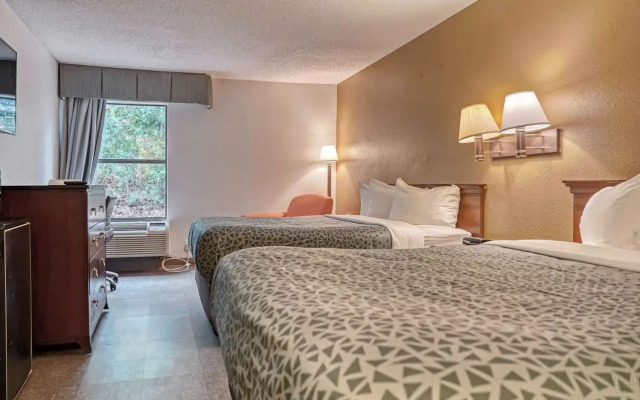 Econo Lodge Raleigh near Walnut Creek Amphitheatre