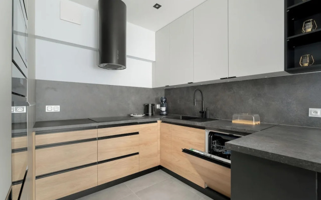 Modern Apartment With Parking by Renters