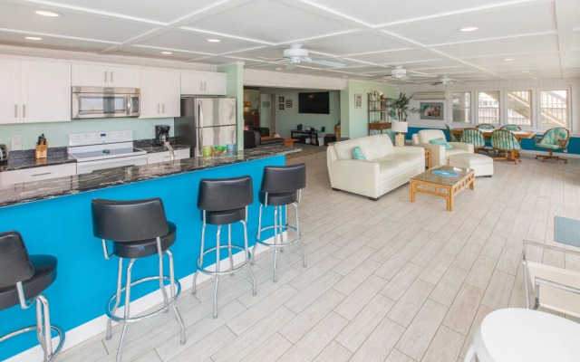 Ocean Commotion - 7 Br Home