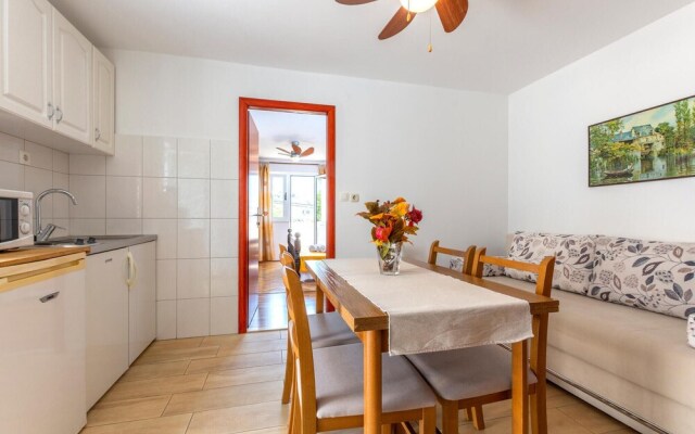 Awesome Apartment in Duce With Wifi and 1 Bedrooms