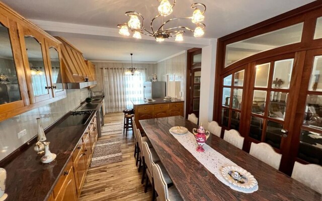 Stunning 4-bed House