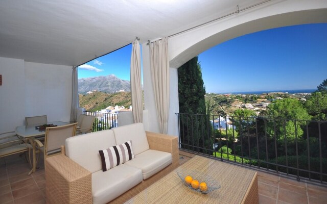 Apartment With 2 Bedrooms in Benahavís, With Wonderful Mountain View,