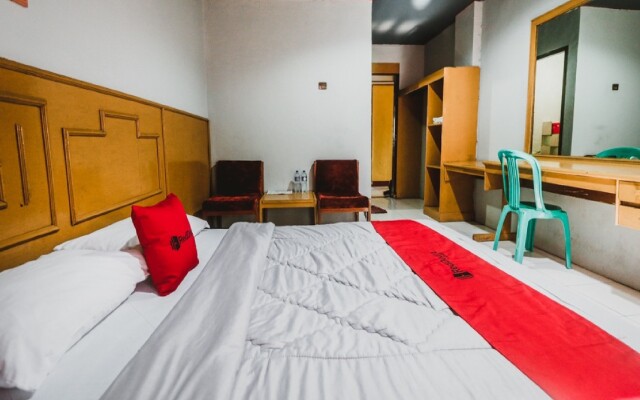 RedDoorz Plus near Senen 2