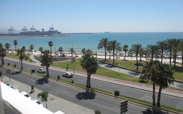 Frenta a la playa Malaga-Antonio Machado