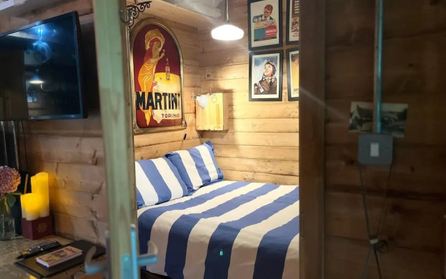 Retro Lodge nr Dartoor With hot tub & opt Sauna