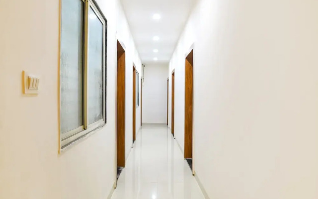FabHotel Grand Giriraj