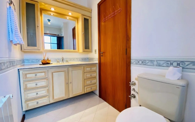 Cobertura ao Lado da Rua Torta  Gramado