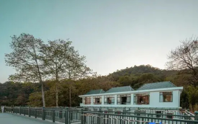 Guangzhou Huguang B&B