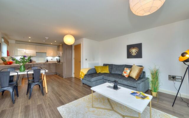 Executive Oakgrove Apartment