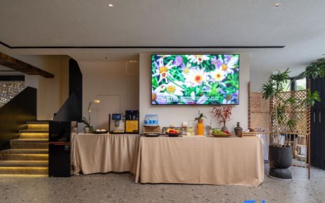 Xishuangbanna Jinghong Yakatu Theme Inn (Mengle Dafo Temple)