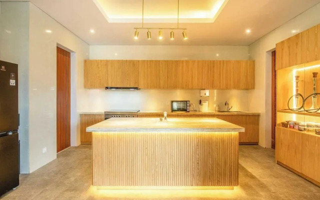 Exquisite 5BR Villa: Premier Luxury in Seminyak