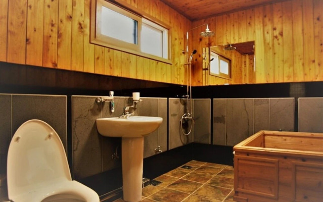 Seogwipo Wemegoong Pension