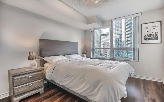 QuickStay - Luxury Condo (CN Tower View)