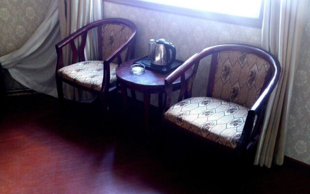 Wuhan Yanlong Business Hotel