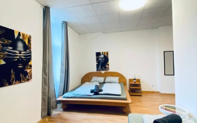 Stylish Shared 3-Bedroom Stay Near City
