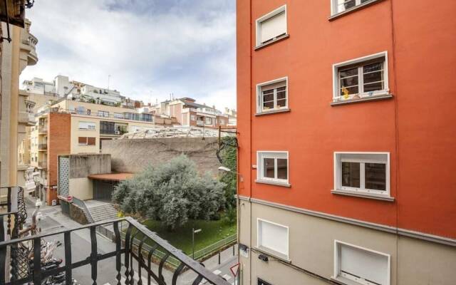 Lovely 3 Bed Apartment In Gracia