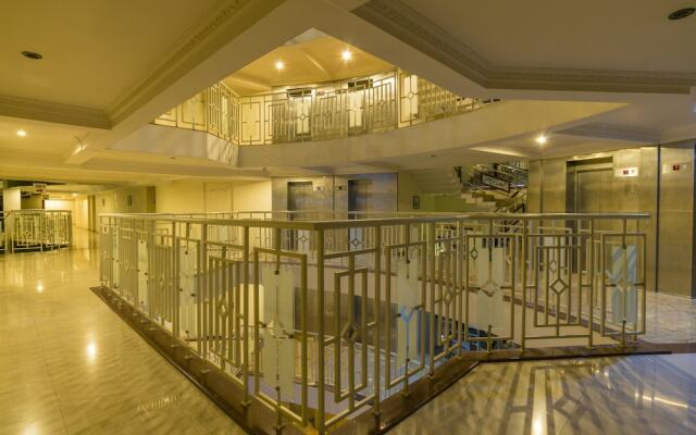 FabHotel Dreamz Airport Residency