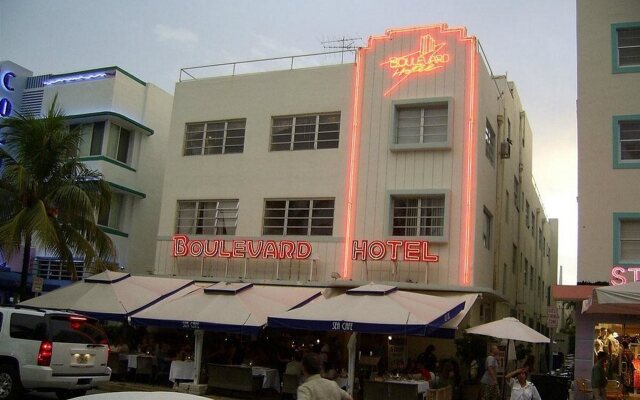 Boulevard Hotel