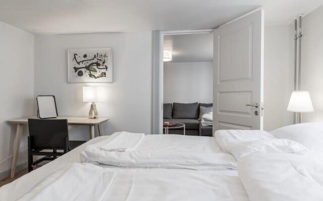 ★Apt. Centrum of CPH, 50M to Metro, w. Balcony!★