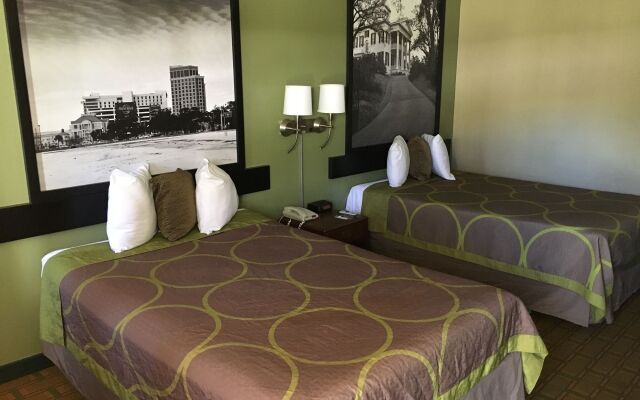 Super 8 by Wyndham Biloxi