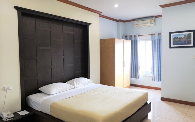 Dee Prom Hotel