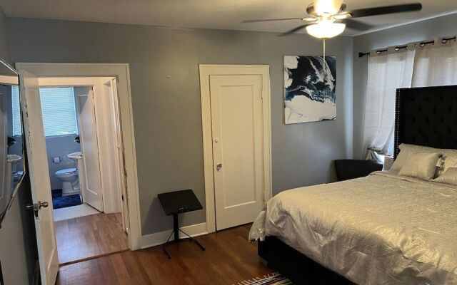 Cozy Downtown 2 Bedroom home