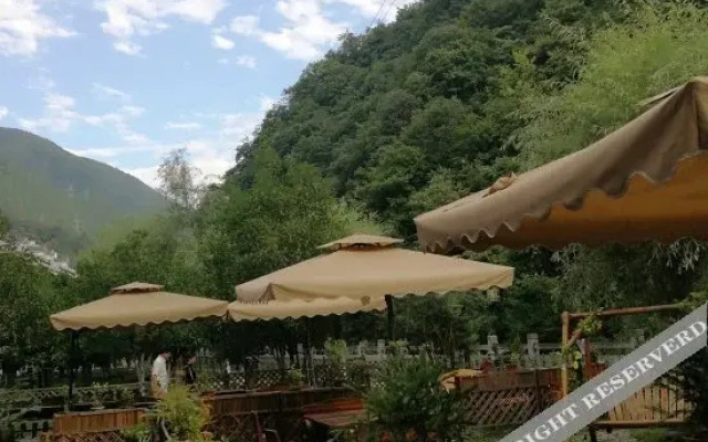 Yinju Xiangxi Inn