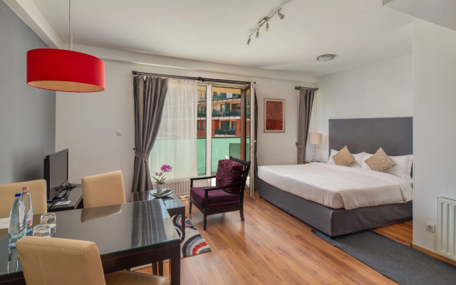 Escala Hotel & Suites