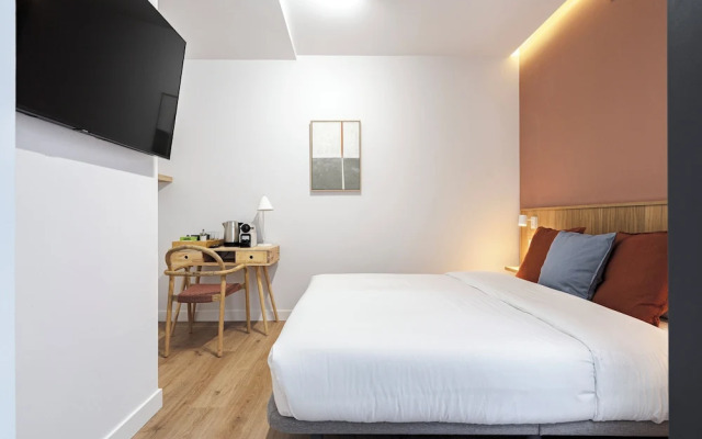 Vallecas Suites by Olala Homes