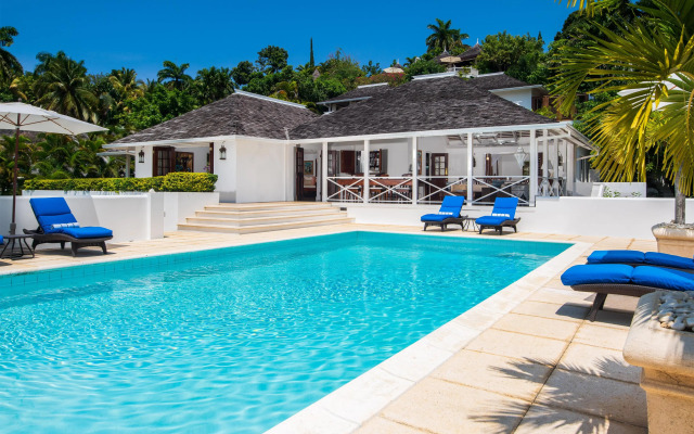 Round Hill Hotel And Villas