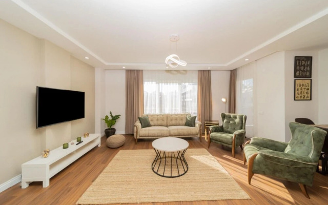 Central Flat With Balcony Near Sea in Muratpasa