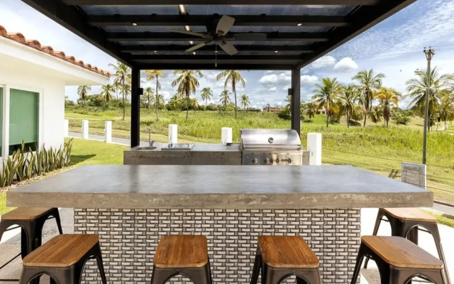 The Golf Oasis Villa by Acomodo