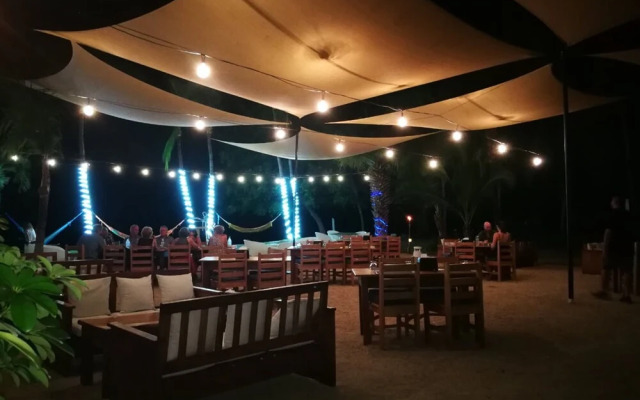Café de Playa Beach Front Hotel