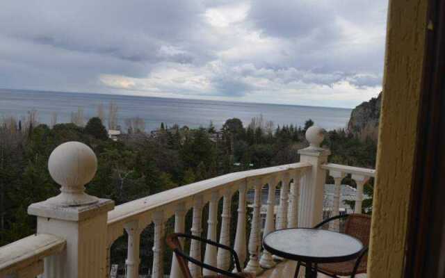 Дельфин (Партенит)